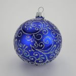 Christbaumkugel blau, Dekor weiß/silber