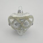Glasfigur - Herz - eisweiß - Dekor silber/weiß