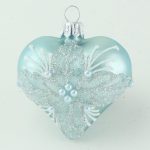 Glasfigur - Herz eisblau, Dekor weiß/silber