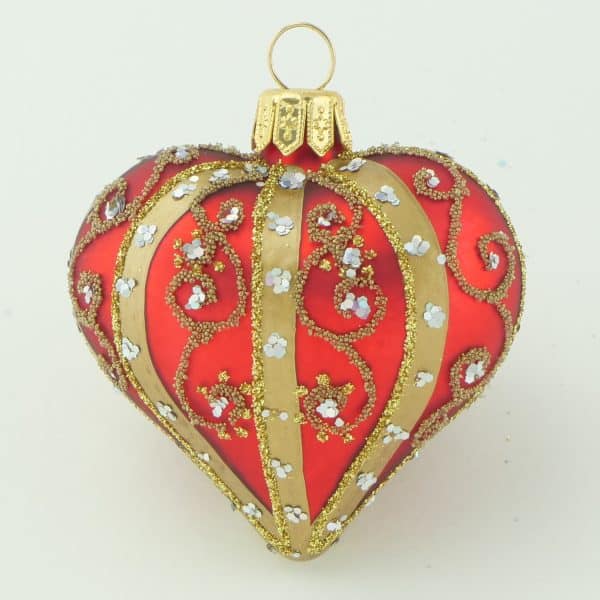 Rote Herzform Weihnachtskugel mit goldenen Streifen und glitzernden Verzierungen, ideal für festliche Dekoration.