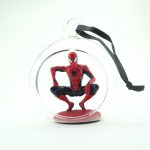 Offene Glaskugel mit 3D Spider-Man Figur